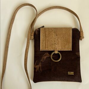 Women’s crossbody bag, 100% cork, made in Portugal.